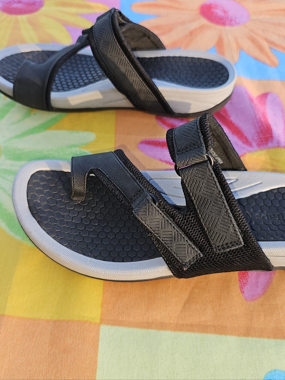 BareTraps Comfort Sandals Womens Size 8.5M Black Gray Adjustable Walking Sandals